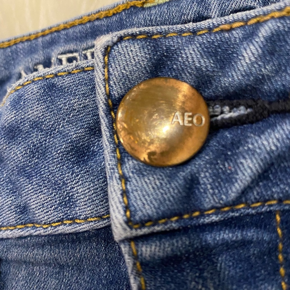American Eagle Midi Super Stretch Jean Shorts - Picture 6 of 6